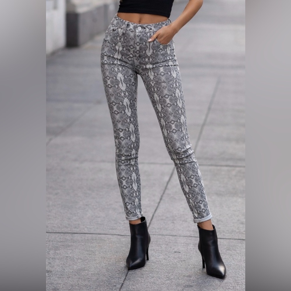 Greyscale snake print pants